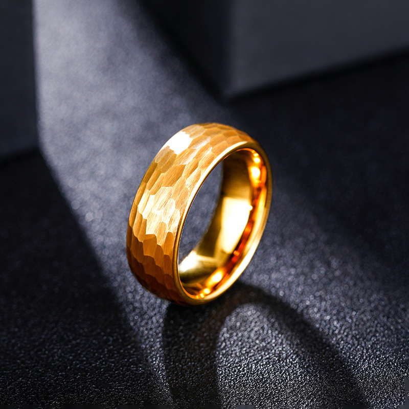 Hammered Multi-faceted Titaniu - Initial Ring Custom recension och pris