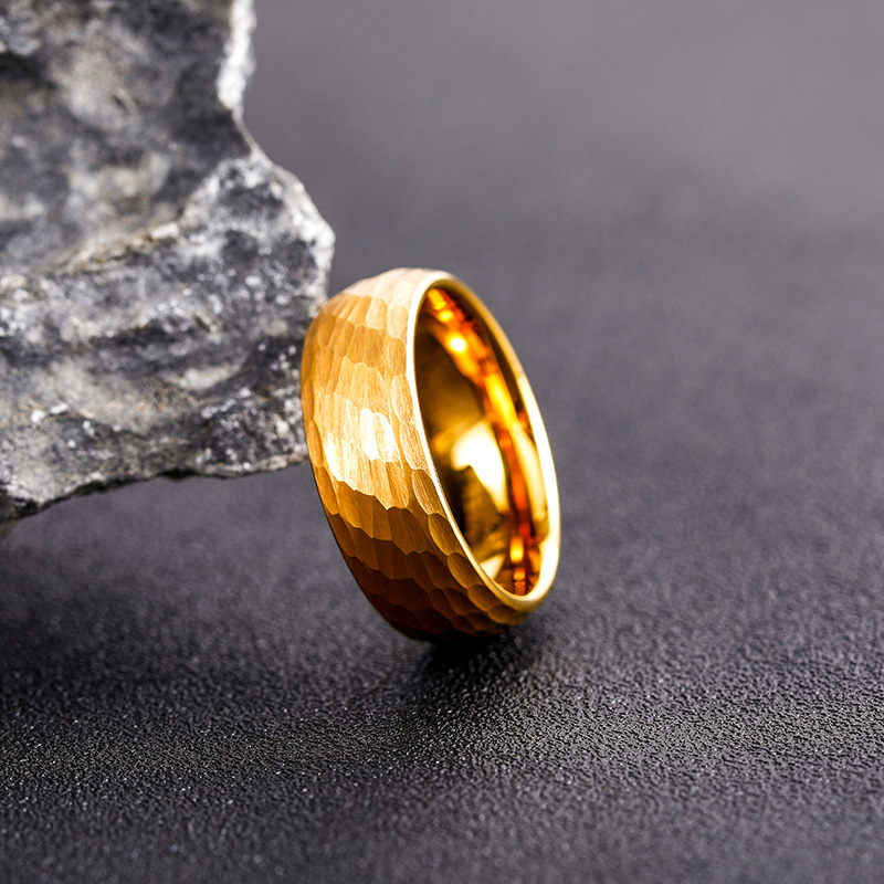 Hammered Multi-faceted Titaniu - Initial Ring Custom recension och pris
